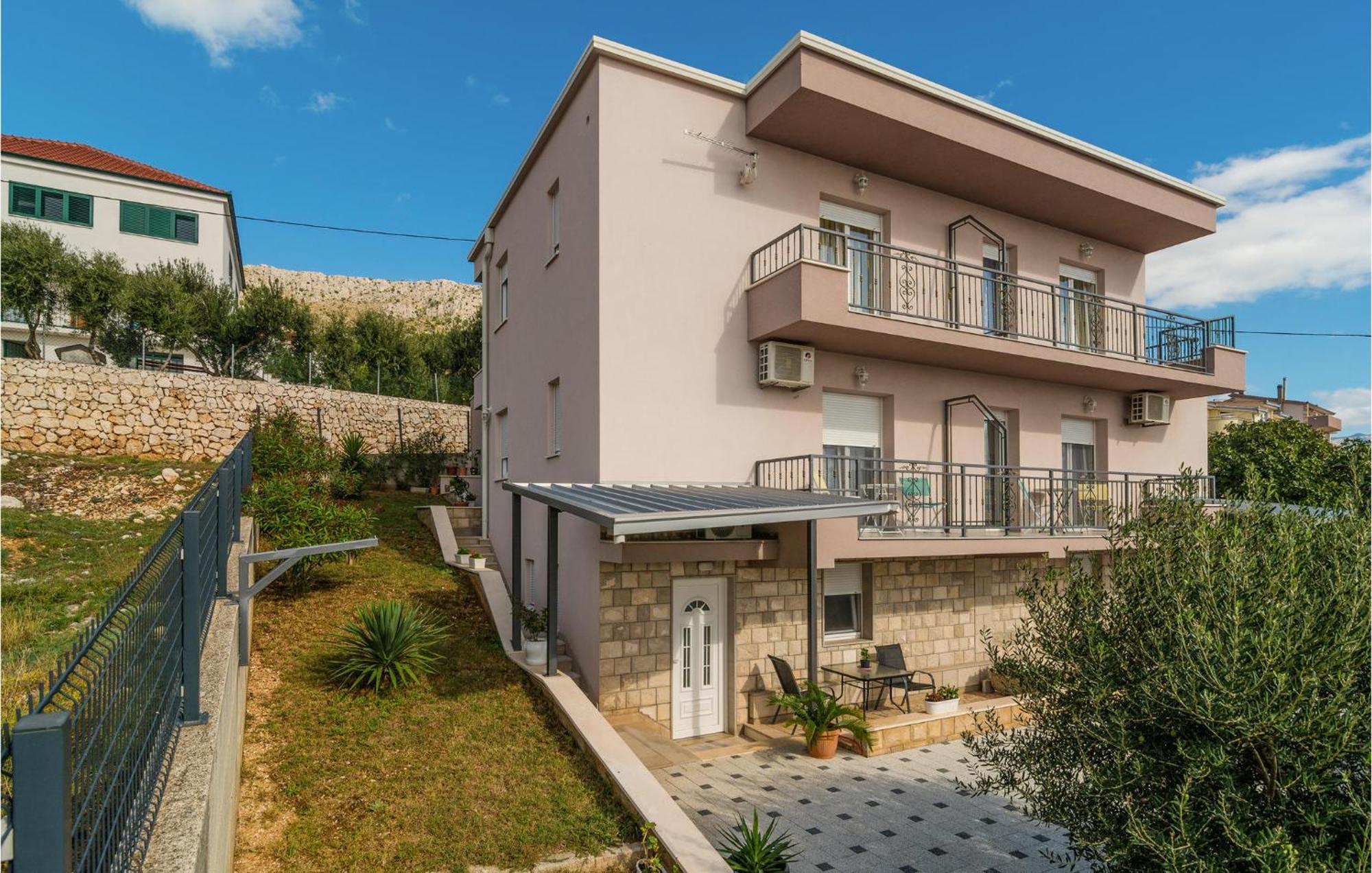 Nice Apartment In Mali Rat With Wifi Sumpetar Exterior photo